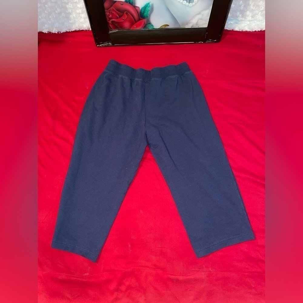 PREVIOUSLY OWNED GREAT SHAPE SJB ACTIVEWEAR NAVY BLUE SIZE MEDIUM SWEAT CAPRIS